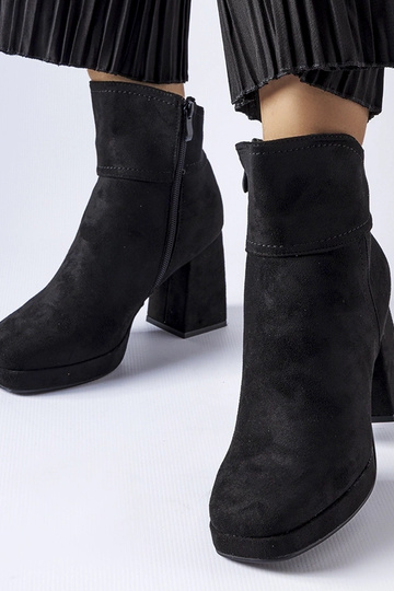 Stivaletti neri con tacco...