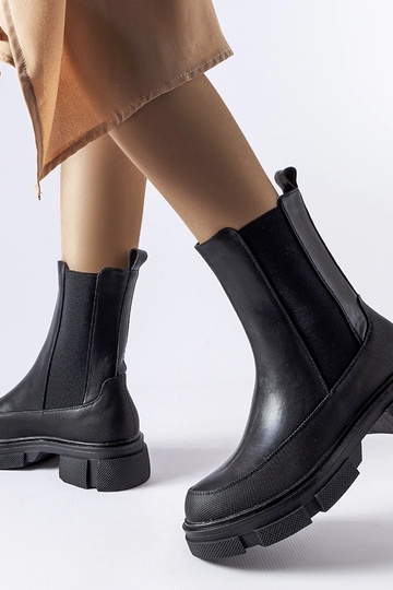 Stivaletti neri con gambale... 2