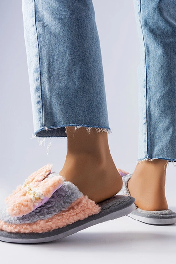 Pantofole grigie e rosa con fiocco 2