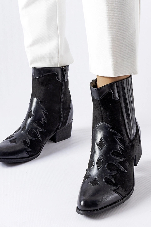 Stivali da cowboy neri con piccolo...