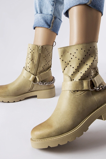 Stivaletti traforati verdi... 2