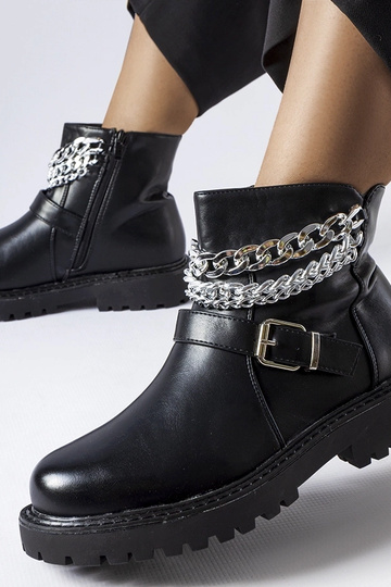 Stivaletti neri con catene...