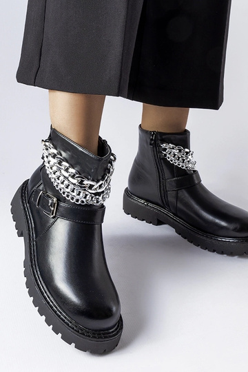 Stivaletti neri con catene... 2