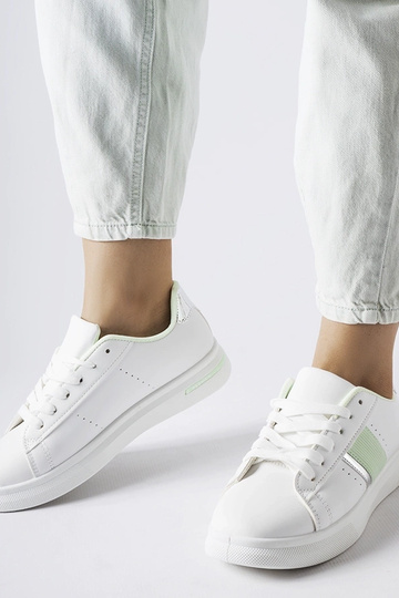Scarpe sportive bianche con accessori color menta di Marei