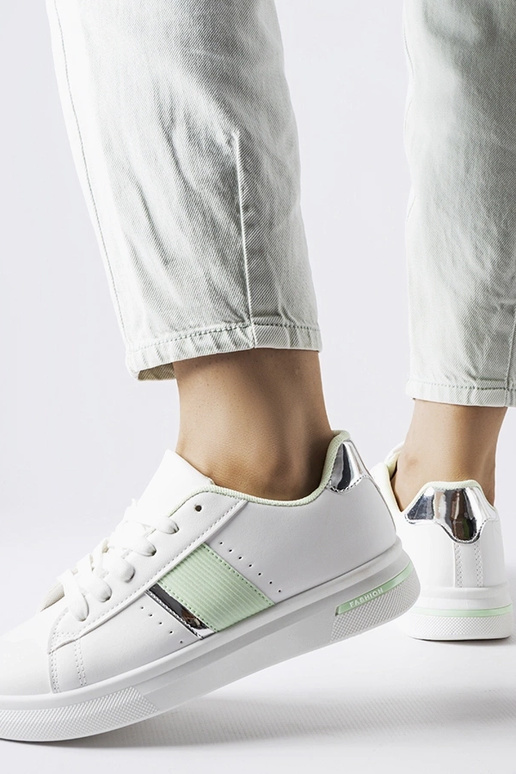 Scarpe sportive bianche con accessori...