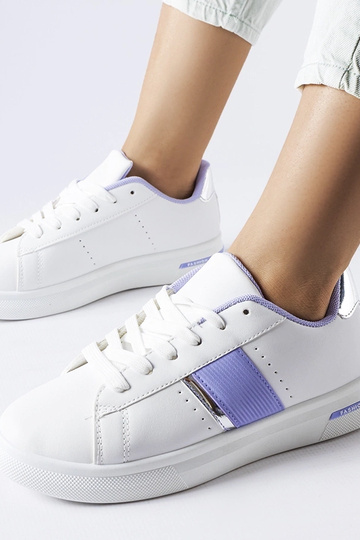 Scarpe sportive bianche con accenti viola di Marei 2