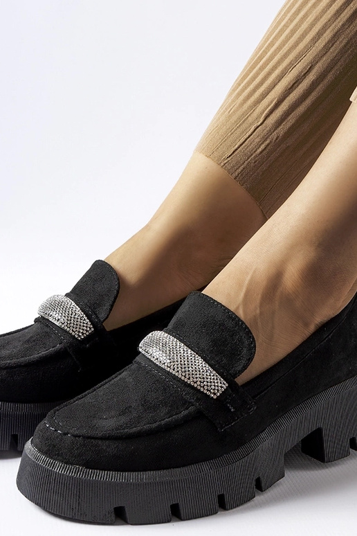 Mocassini neri con suola massiccia...