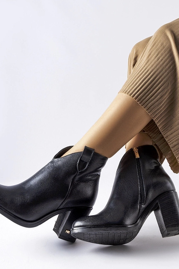 Stivaletti in pelle neri... 2