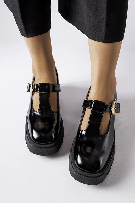 Mezze calzature nere verniciate con... Mezze calzature nere verniciate con...