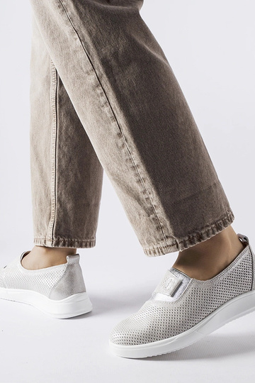 Sneakers in pelle perforata color argento Ethels