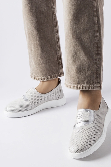 Sneakers in pelle perforata color argento Ethels 2