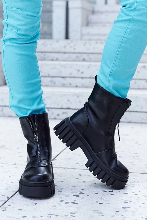 Stivaletti neri isolati con cerniera...