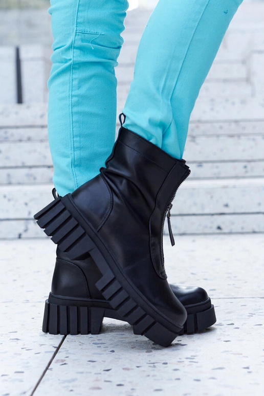 Stivaletti neri isolati con cerniera...