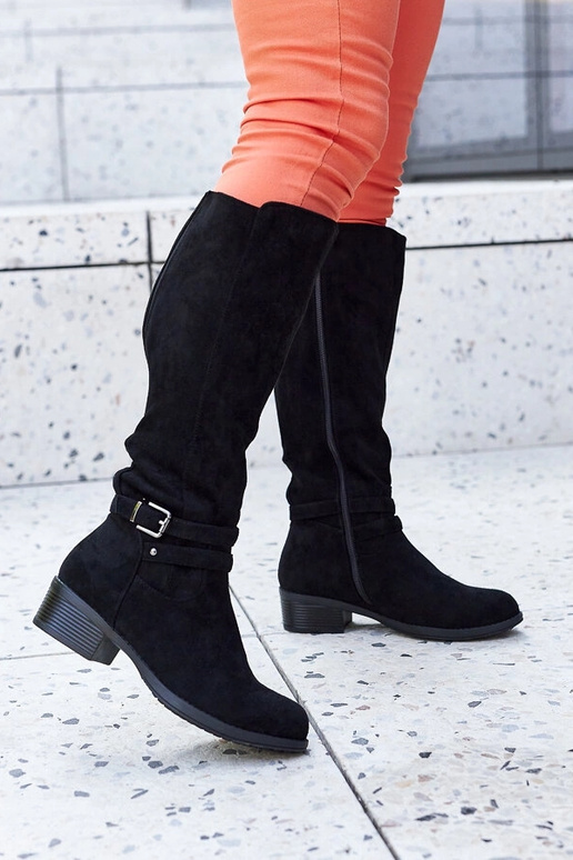 Stivali neri isolati in suede... Stivali neri isolati in suede...