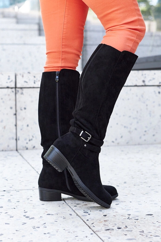 Stivali neri isolati in suede... Stivali neri isolati in suede...