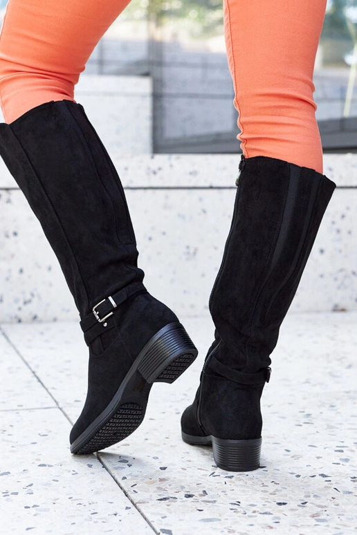 Stivali neri isolati in suede... Stivali neri isolati in suede...