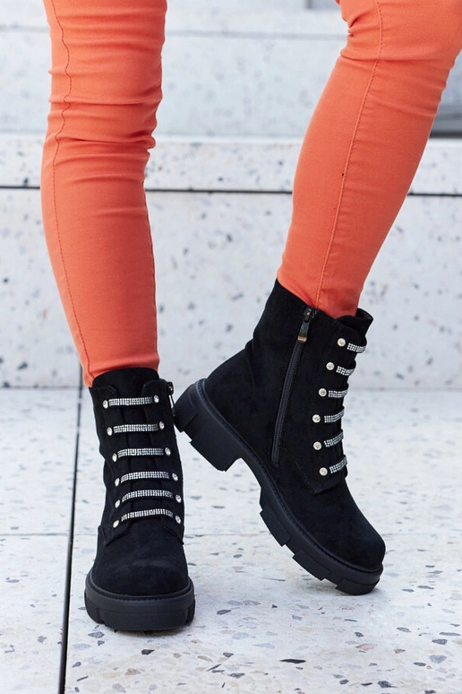 Stivaletti neri con zirconio, isolati... Stivaletti neri con zirconio, isolati...