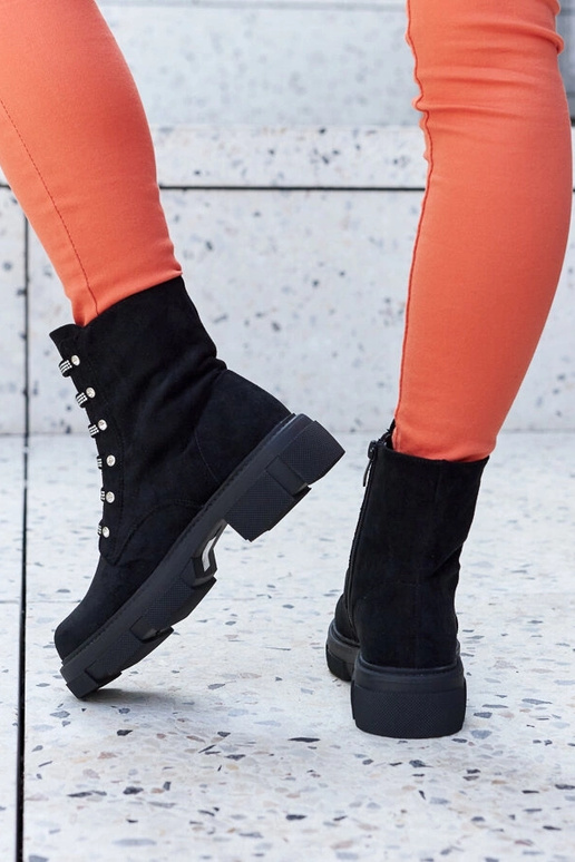 Stivaletti neri con zirconio, isolati... Stivaletti neri con zirconio, isolati...