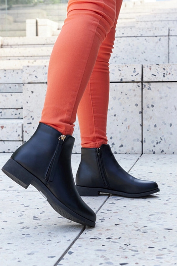 Stivali piatti isolati...