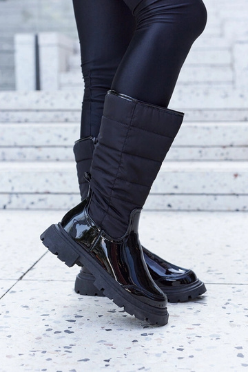 Stivali neri isolati in... 2