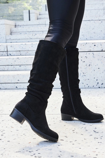 Stivaletti neri in suede...