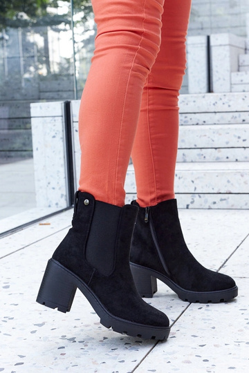 Stivali isolati neri in...