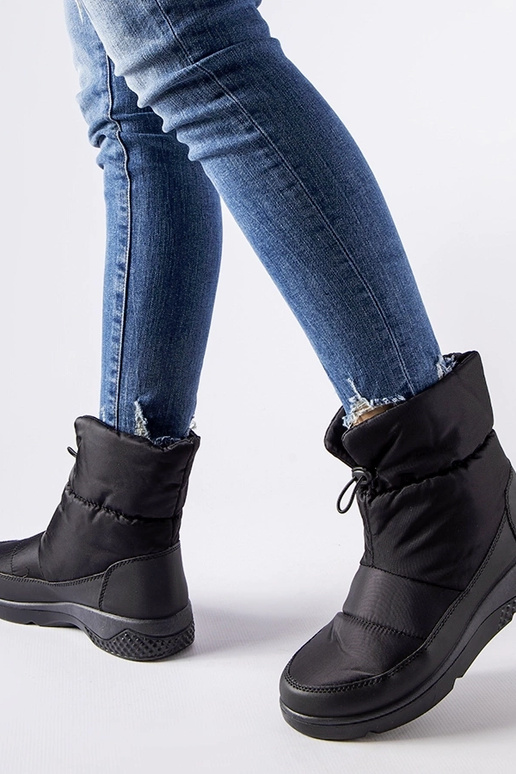 Stivali da neve isolati neri da donna...