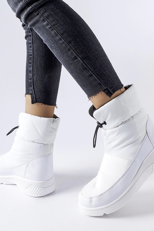 Stivali da neve isolati bianchi da...