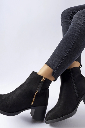 Stivali neri isolati con...