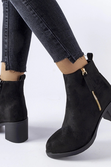 Stivali neri isolati con... 2