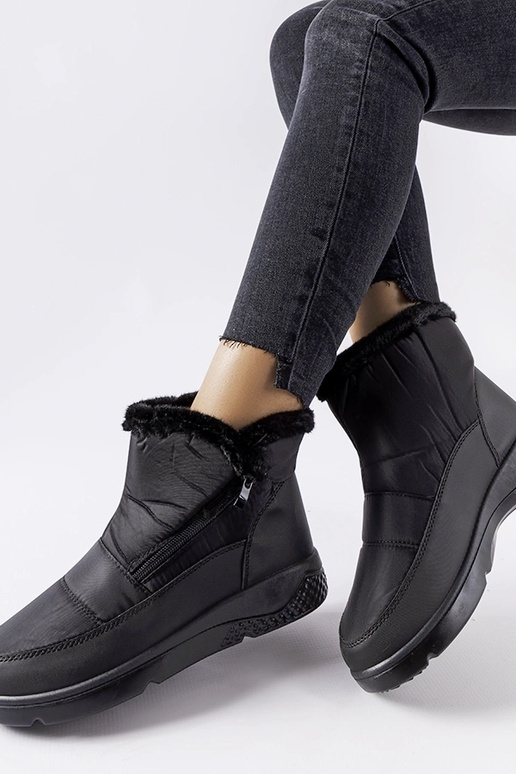 Stivali da neve isolati neri Judithe... Stivali da neve isolati neri Judithe...