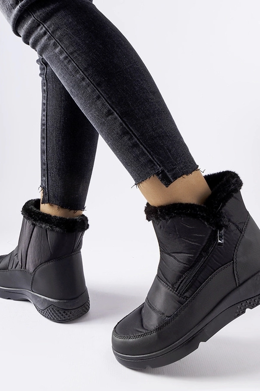 Stivali da neve isolati neri Judithe... Stivali da neve isolati neri Judithe...