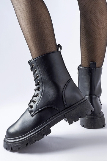 Stivali neri isolati per... 2