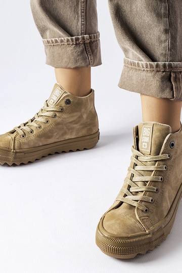 Sneakers beige isolate Big...