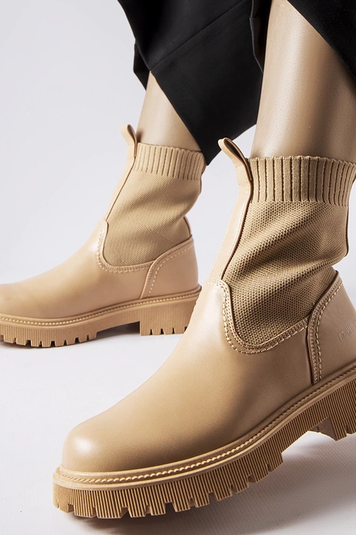 Stivali in suede sintetico color... Stivali in suede sintetico color...