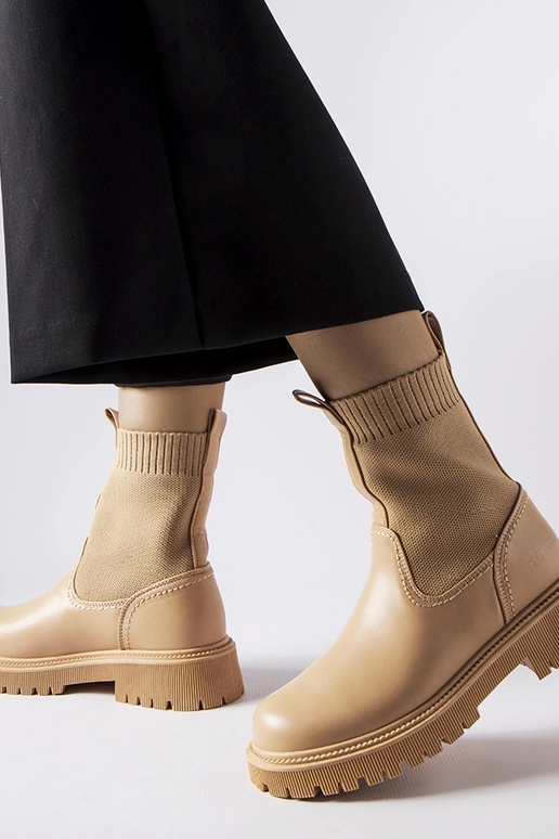 Stivali in suede sintetico color... Stivali in suede sintetico color...