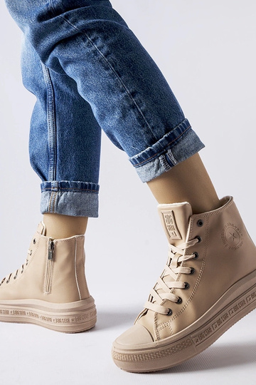 Sneakers color sabbia calde...