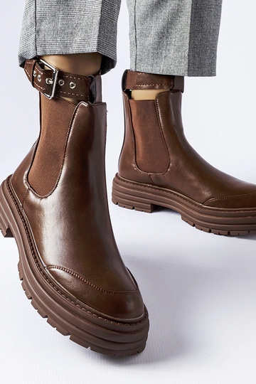 Stivaletti marroni con...