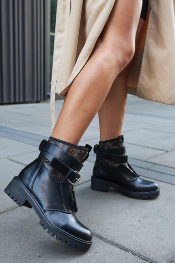 Stivaletti neri con...