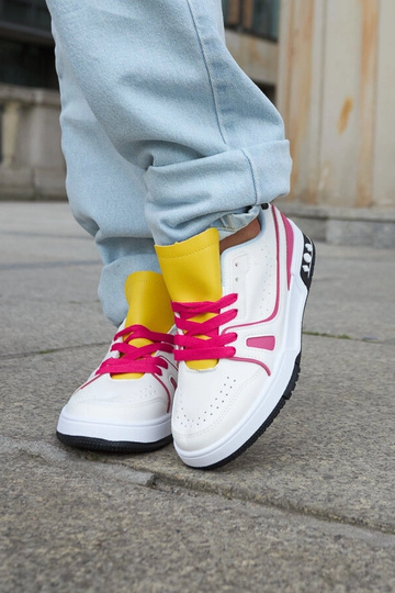 Sneakers Archie rosa e bianche con linguetta gialla 2