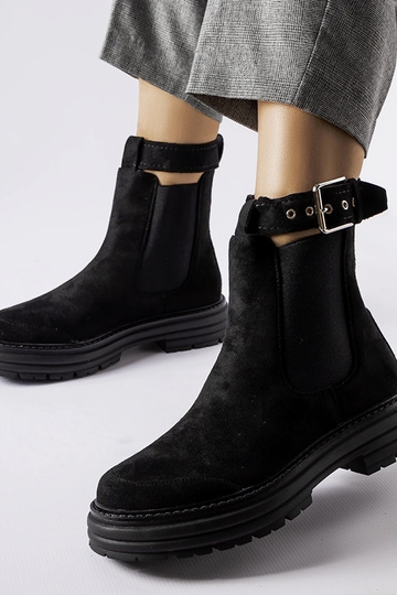 Stivaletti neri con... 2