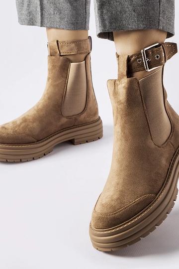 Stivaletti marroni con...