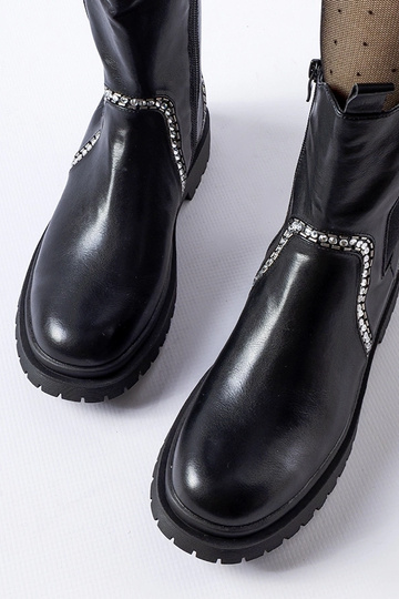 Stivaletti neri decorati... 2