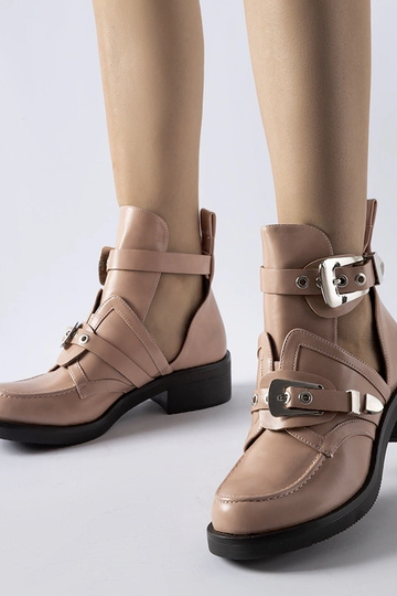 Stivaletti rosa con ritagli... 2