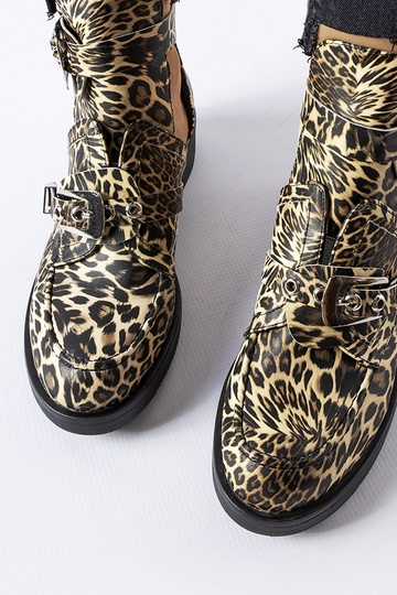 Stivaletti con ritagli in... 2