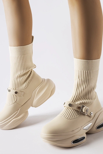 Stivaletti color crema con...