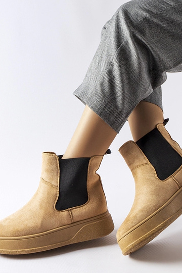 Stivaletti con plateau... 2