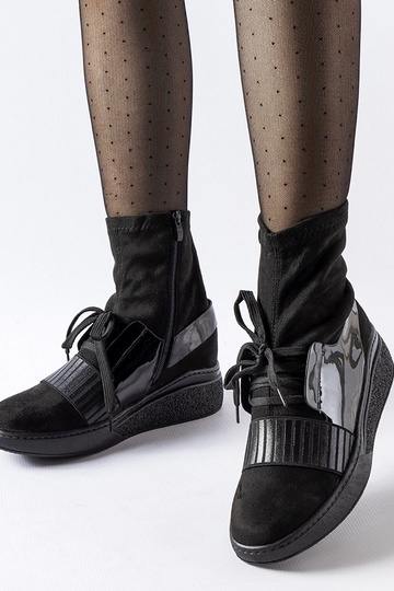 Stivali con zeppa a calzino... 2