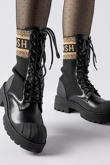 Stivali neri con calzino e...