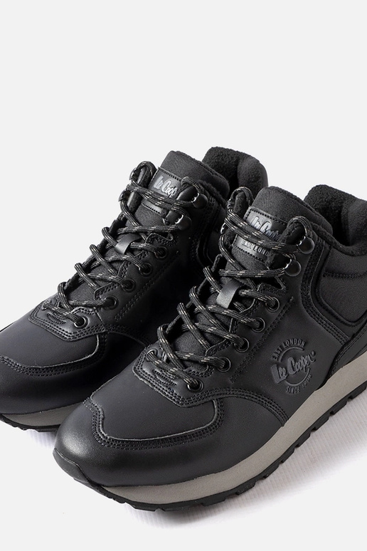 Stivali neri caldi, „Lee Cooper...